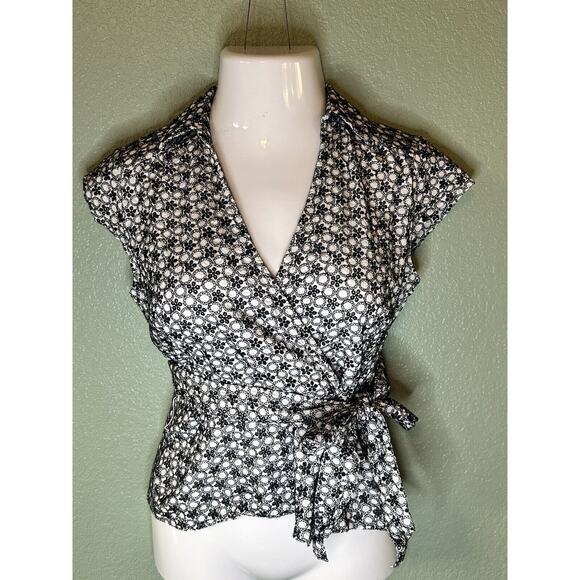 Ann Taylor LoFT Black White Eyelet Short Sleeved Wrap Shirt 10 - Picture 2 of 4